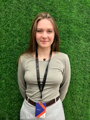 Анна - менеджер по продажам